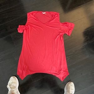 Women’s pink top with cut out shoulders